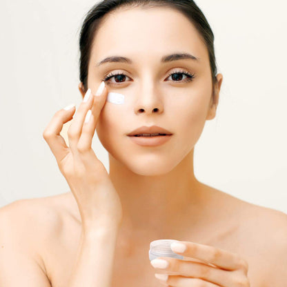 Refillable Cosmetic Sample Jars - 100 Pack 20g (0.7oz) Milti Color Small Travel Containers with Lids + 10 Mini Makeup Spatulas - BPA Free