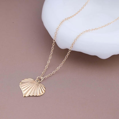 Boho Heart Pendant Necklace Gold Heart Necklace Vintage Heart Love Pendant Necklace Textured Heart Chain Necklace Minimalist Heart Charm Necklace Jewelry for Women and Girls