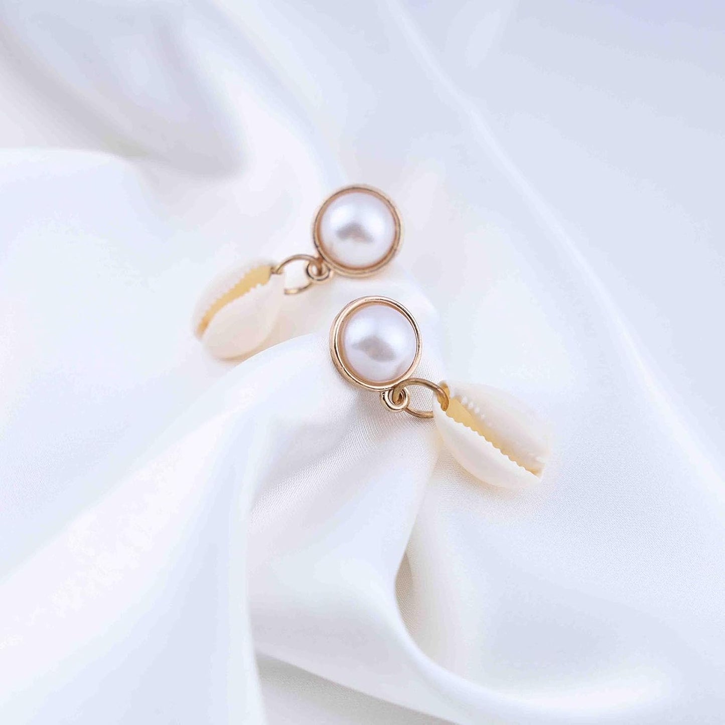 Vintage Pearl Shell Drop Earrings Gold Pearl Stud Earrings Cowrie Shell Dangle Earrings Natural Seashell Earrings Jewelry for Women