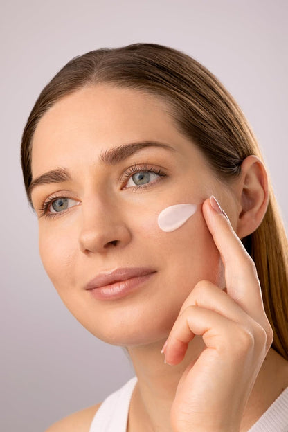 Medik8 Crystal Retinal 1 - Firming, Advanced Skin Retinaldehyde Face Serum - Night Serum with Hyaluronic Acid and Vitamin E - Gluten Free - 1 oz