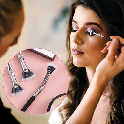 PAGOW 2 Pcs Folding Angle Scalloped Lash Brush, Multifunctional Mascara Fan Brush for Lashes, Mascara Brush Eyelash Comb Separator, Eye Lash Fan Brush Wands Makeup Tool (Black+Brown)