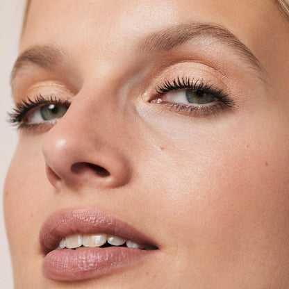 M. Asam MAGIC FINISH Mousse Eyeshadow Angel-Eyes - Eye shadow with champagne finish, intense color with 10 hours hold & no smudging, make-up with hyaluronic acid, caffeine & glycerin, 0.27 Fl Oz