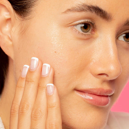 Good Molecules Daily Brightening Serum - Hyaluronic Acid Serum with Beta Arbutin to Target Dark Spots - Brightening and Anti-Aging Skin Care for Face