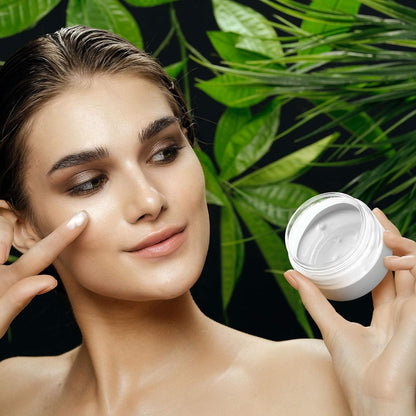 SATINIOR 100 Pcs Plastic Jars with Lids Small Containers Lids Wide Mouth Small Plastic Containers for Lotion Cream Rhinestones Body Butters Travel Storage(4 oz,Gold)